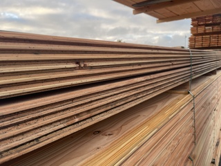 Ca. 63x Douglas veer en groef, 18x135mm, lengte 400cm